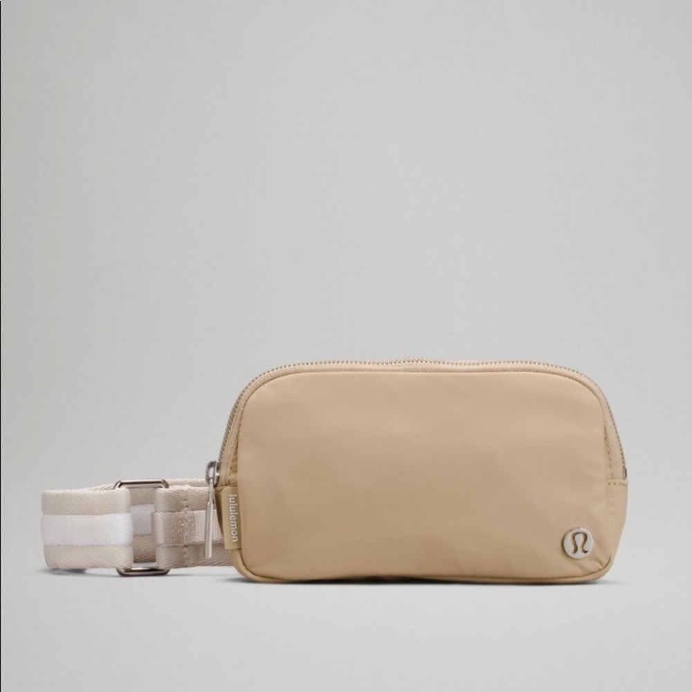 LULULEMON EVERYWHERE CROSSBODY BAG IN TRENCH